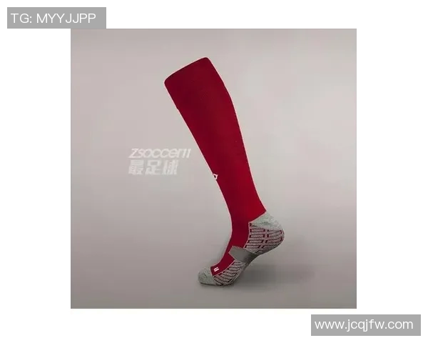 红色长袜的足球明星究竟是谁他在球场上的表现如何引发关注